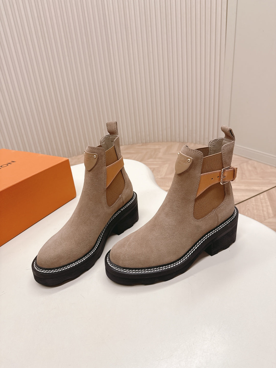 China Replica LV Women Shoes 140usd Only