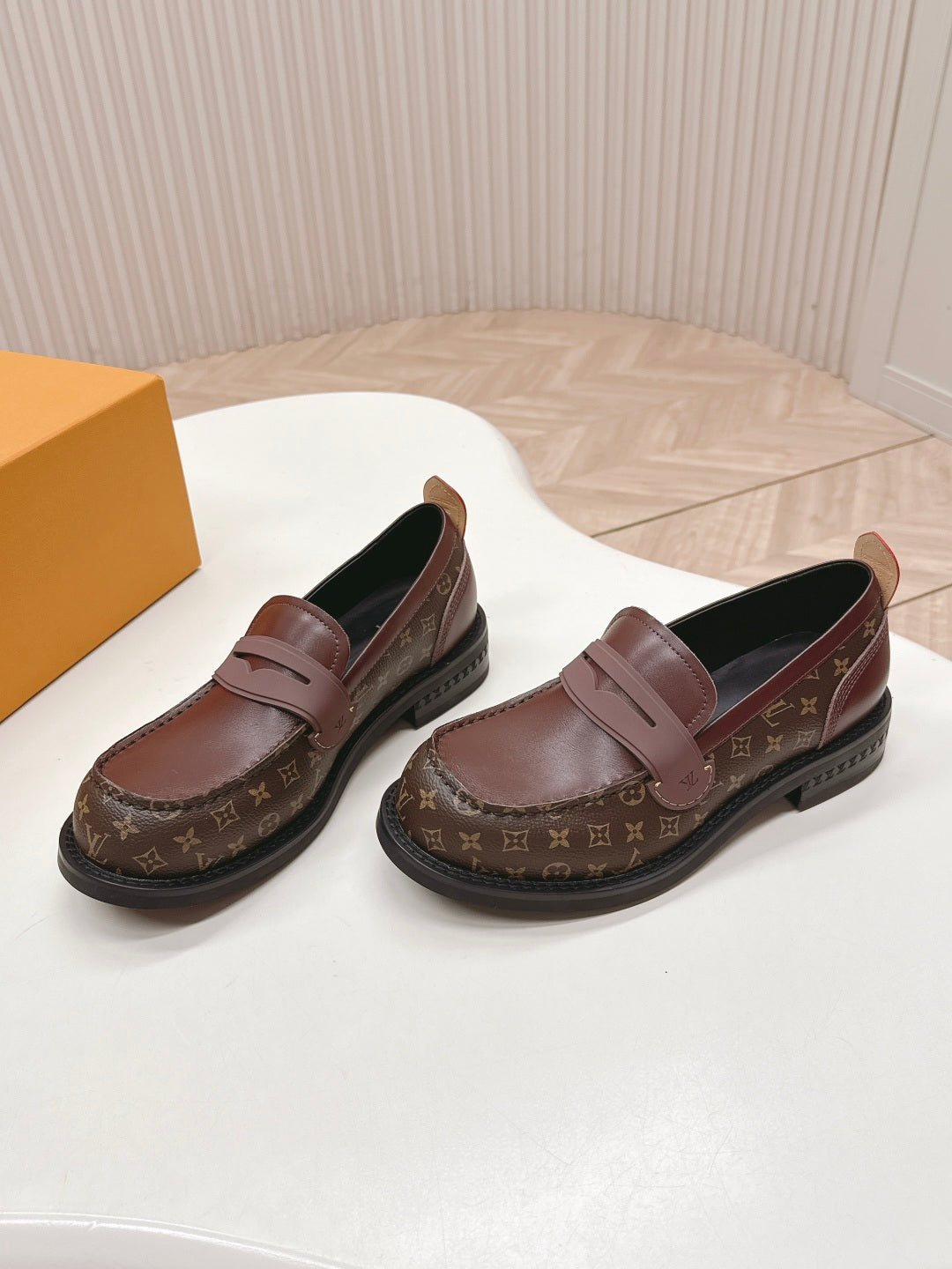 China Replica LV Women Shoes 136usd Only