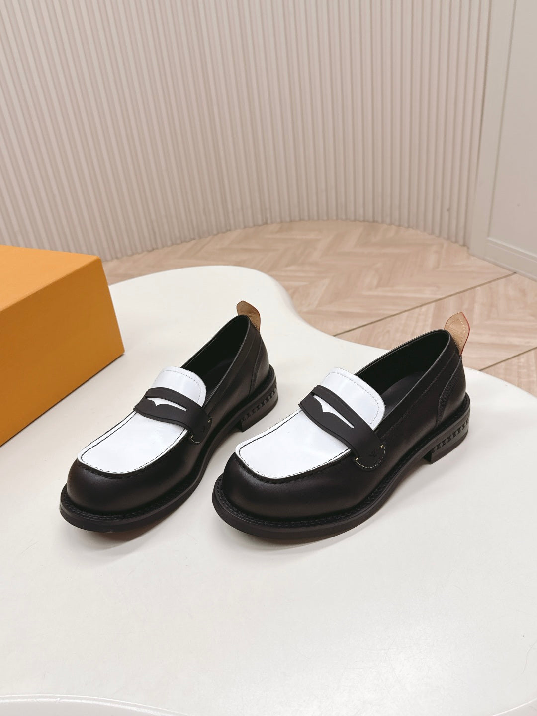 China Replica LV Women Shoes 136usd Only