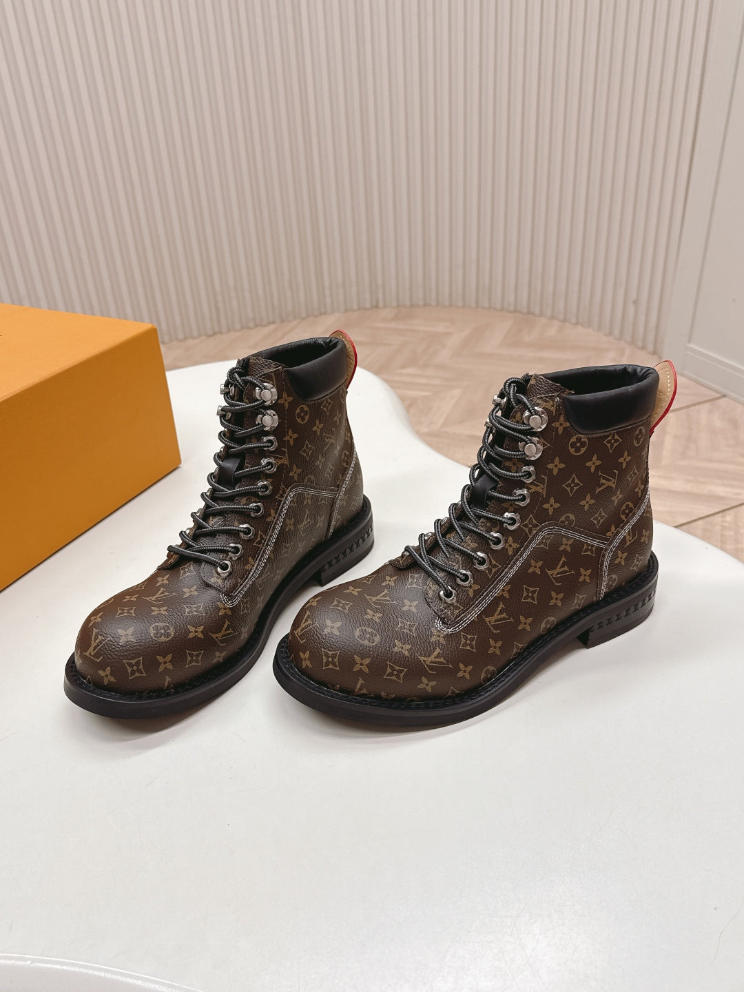 China Replica LV Women Shoes 161usd Only