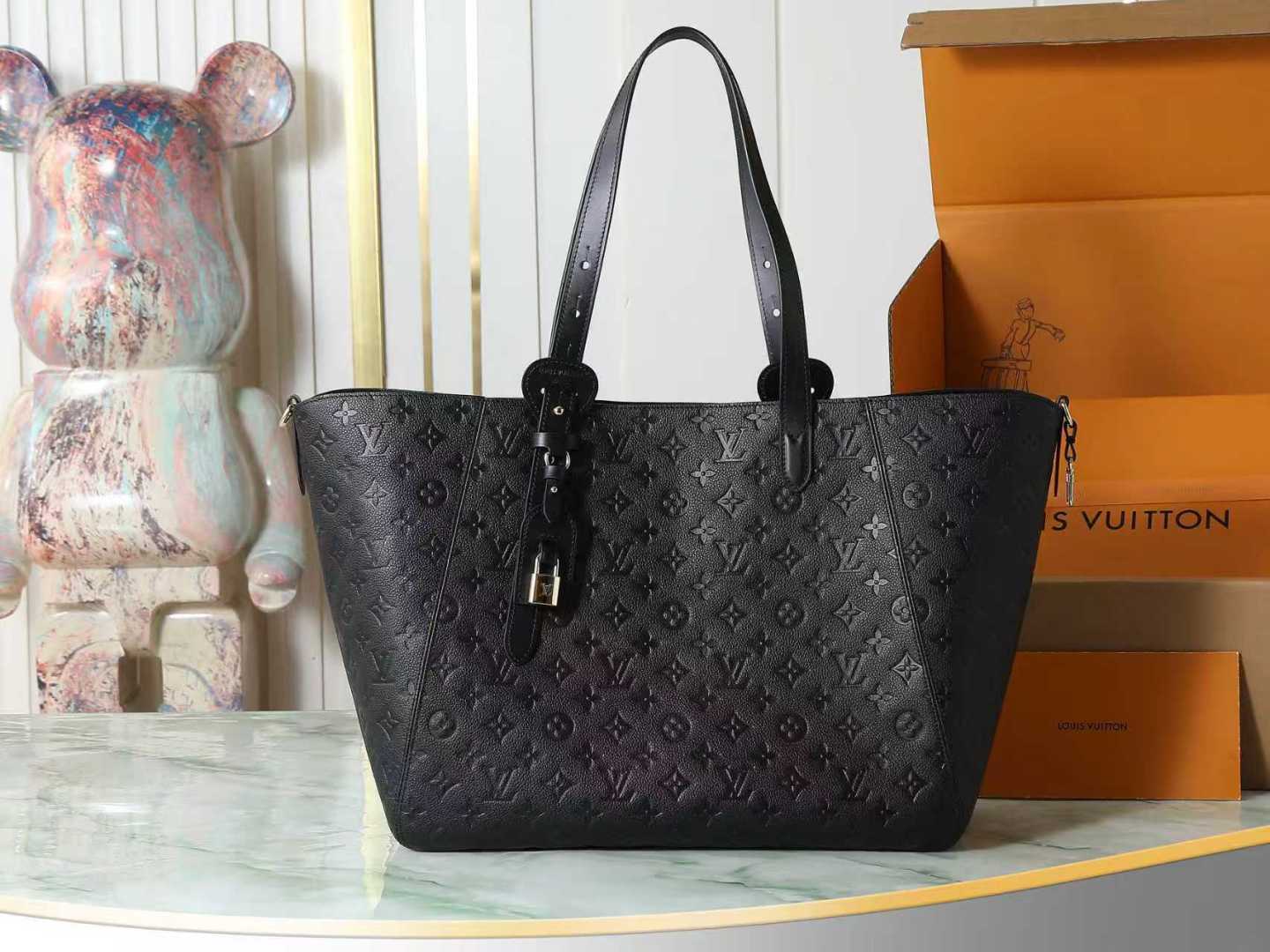 China Replica LV Handbags 225usd Only