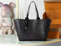China Replica LV Handbags 225usd Only