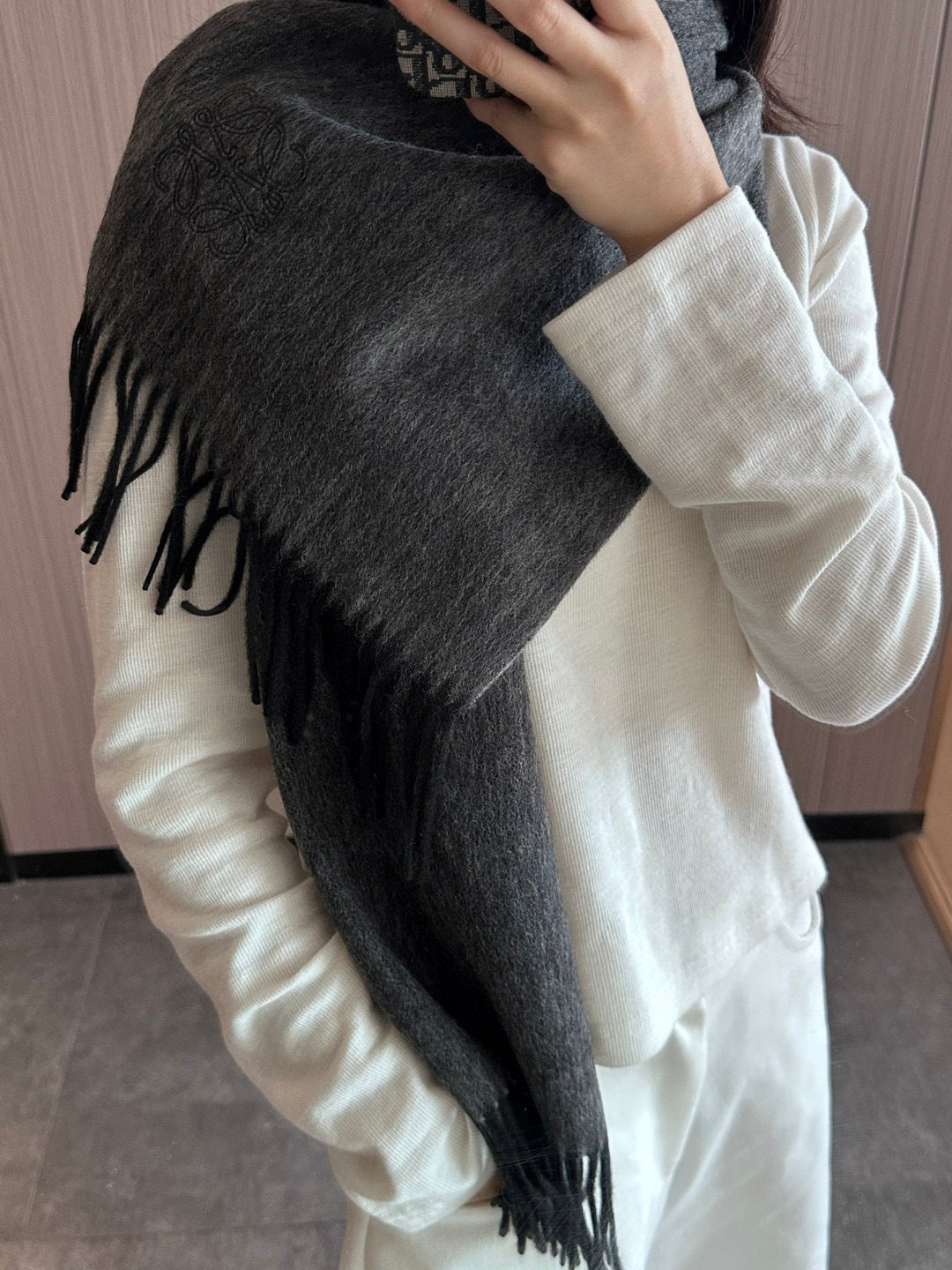 China Replica Loewe Scarf 46usd Only