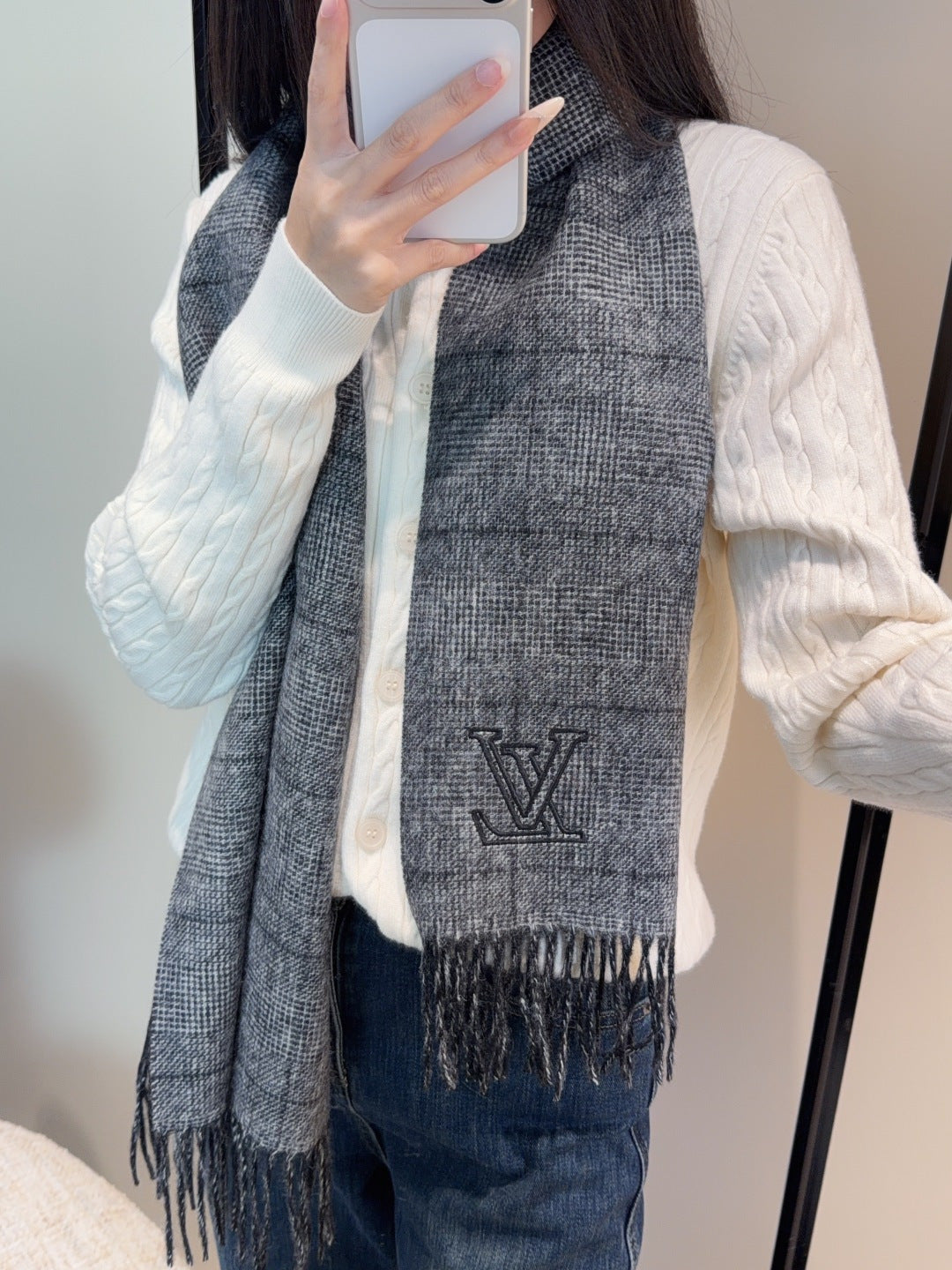 China Replica LV Scarf 52usd Only