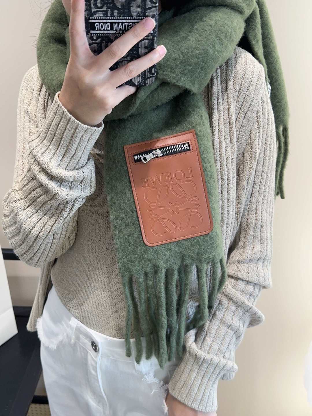 China Replica Loewe Scarf 66usd Only