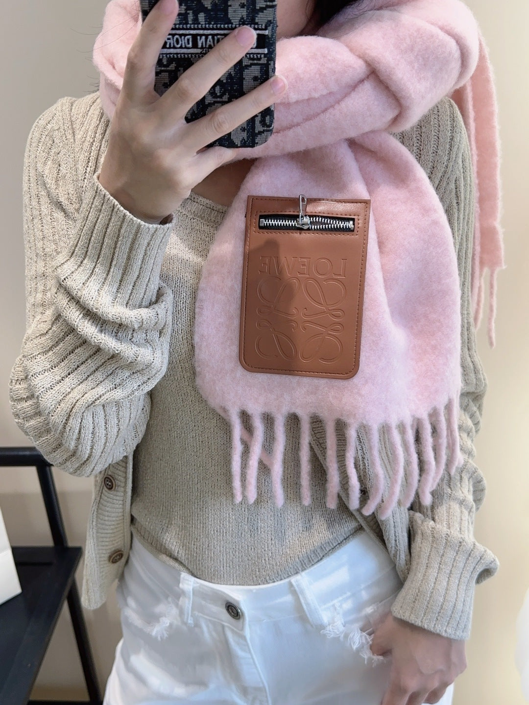 China Replica Loewe Scarf 66usd Only