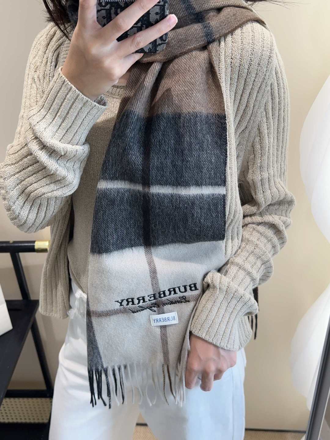 China Replica Burberry Scarf 46usd Only