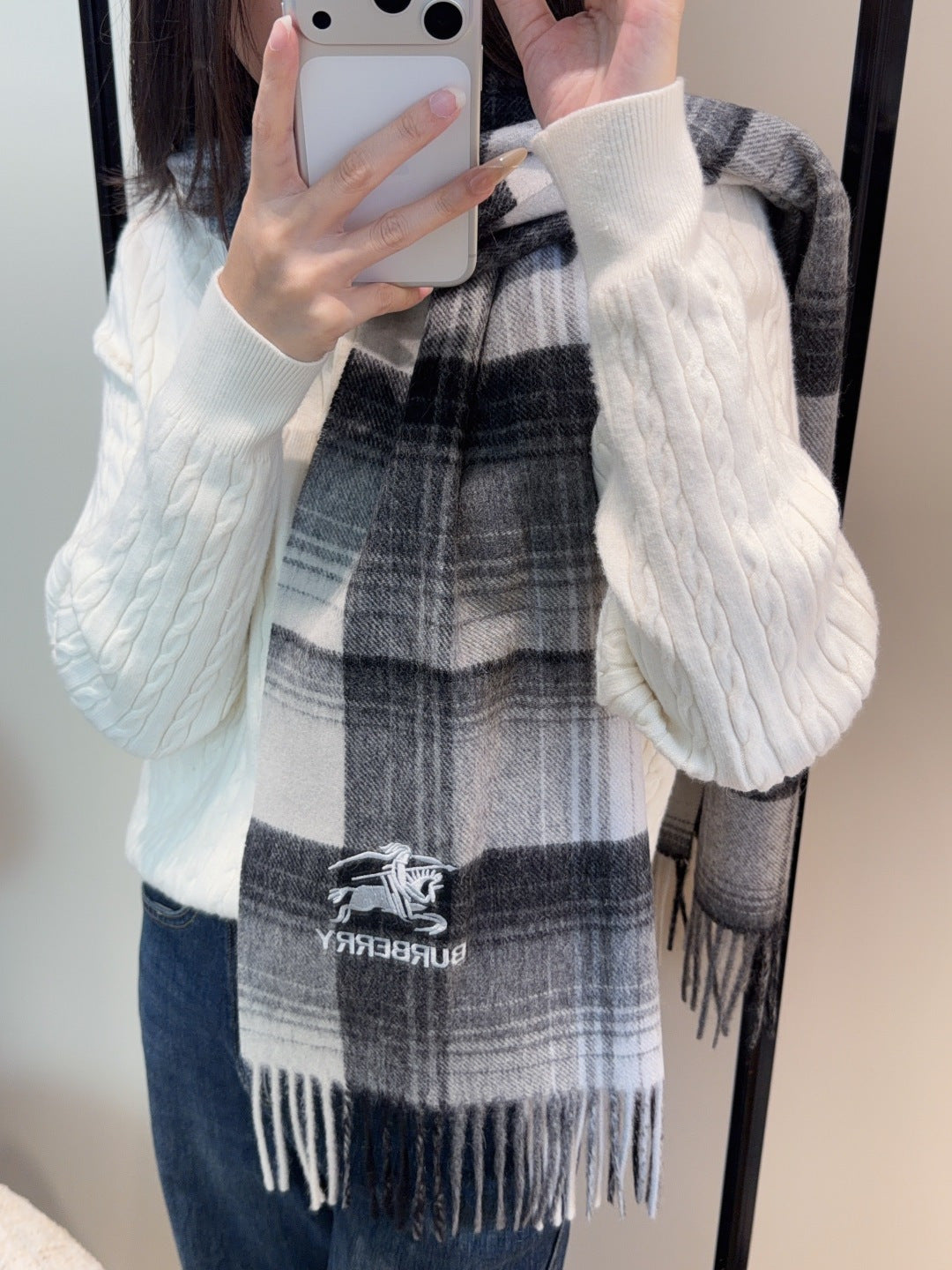 China Replica Burberry Scarf 44usd Only