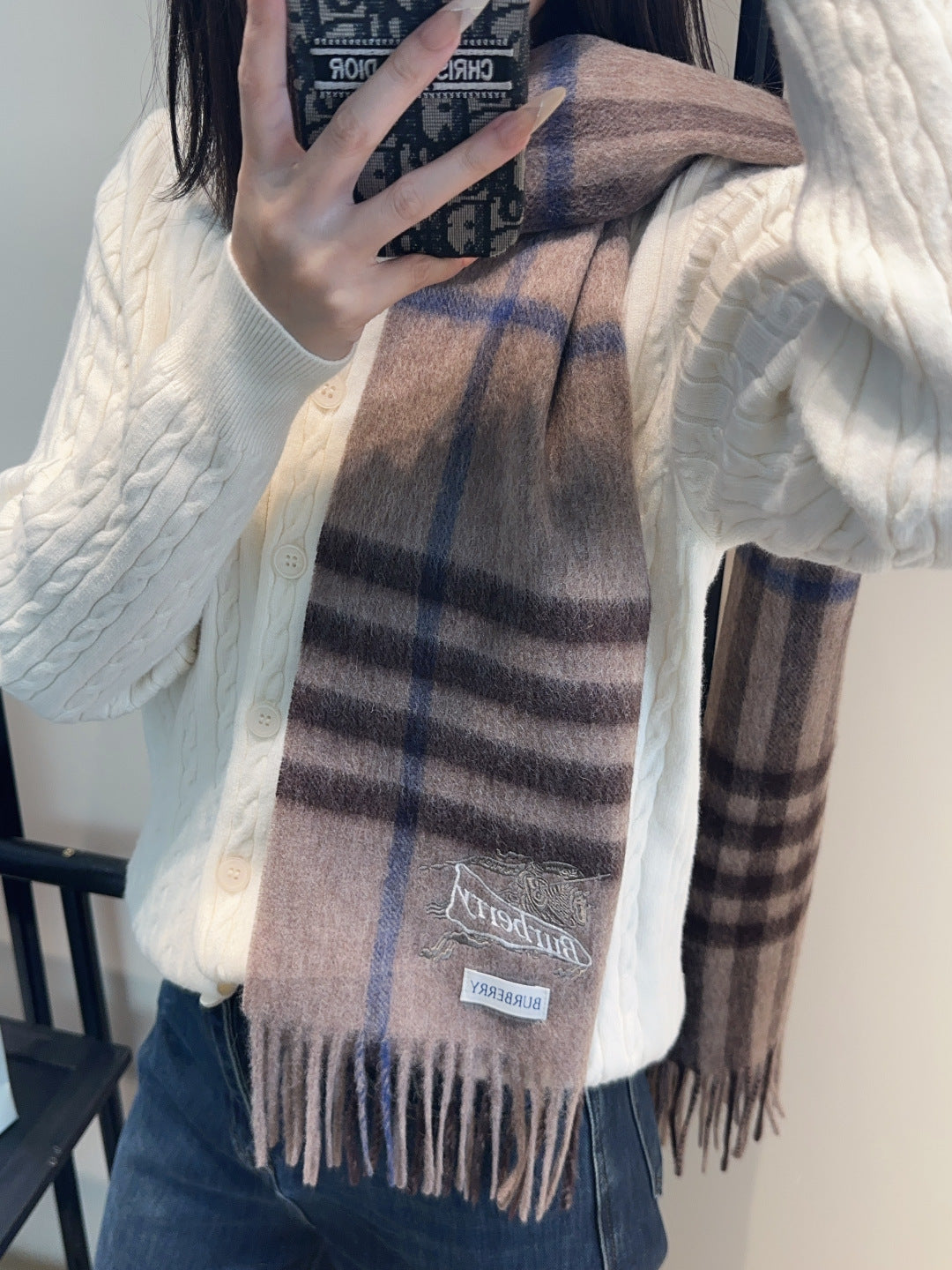 China Replica Burberry Scarf 46usd Only