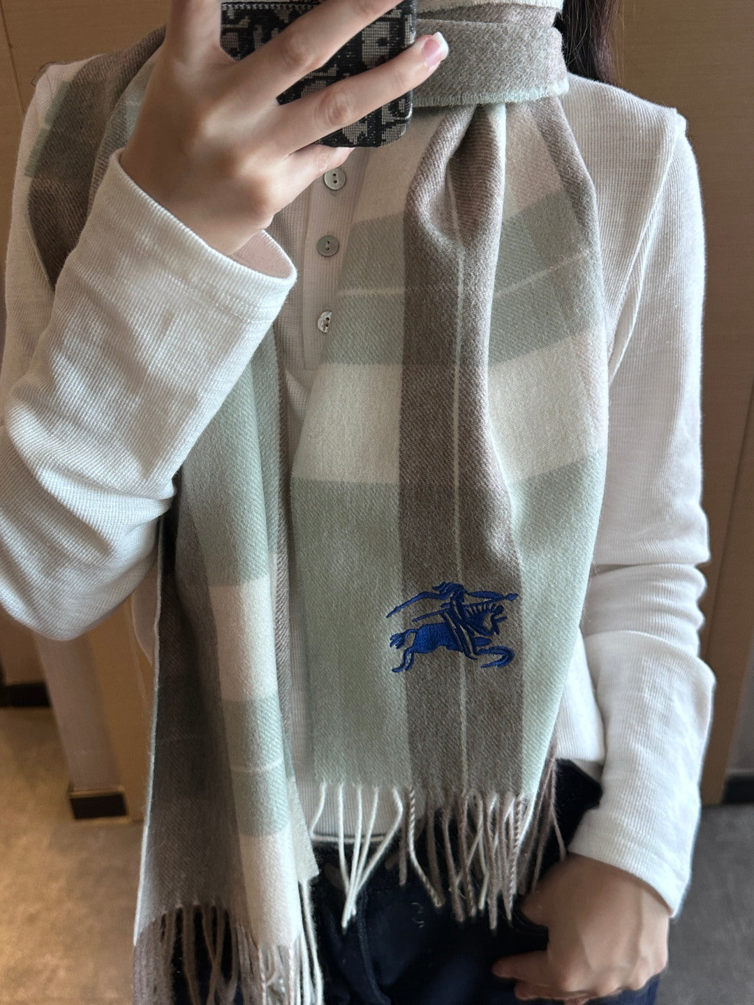 China Replica Burberry Scarf 46usd Only