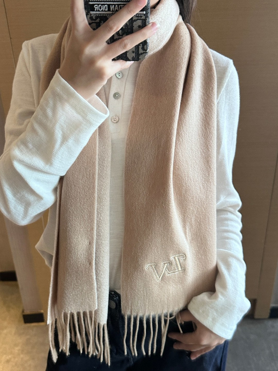 China Replica LV Scarf 48usd Only