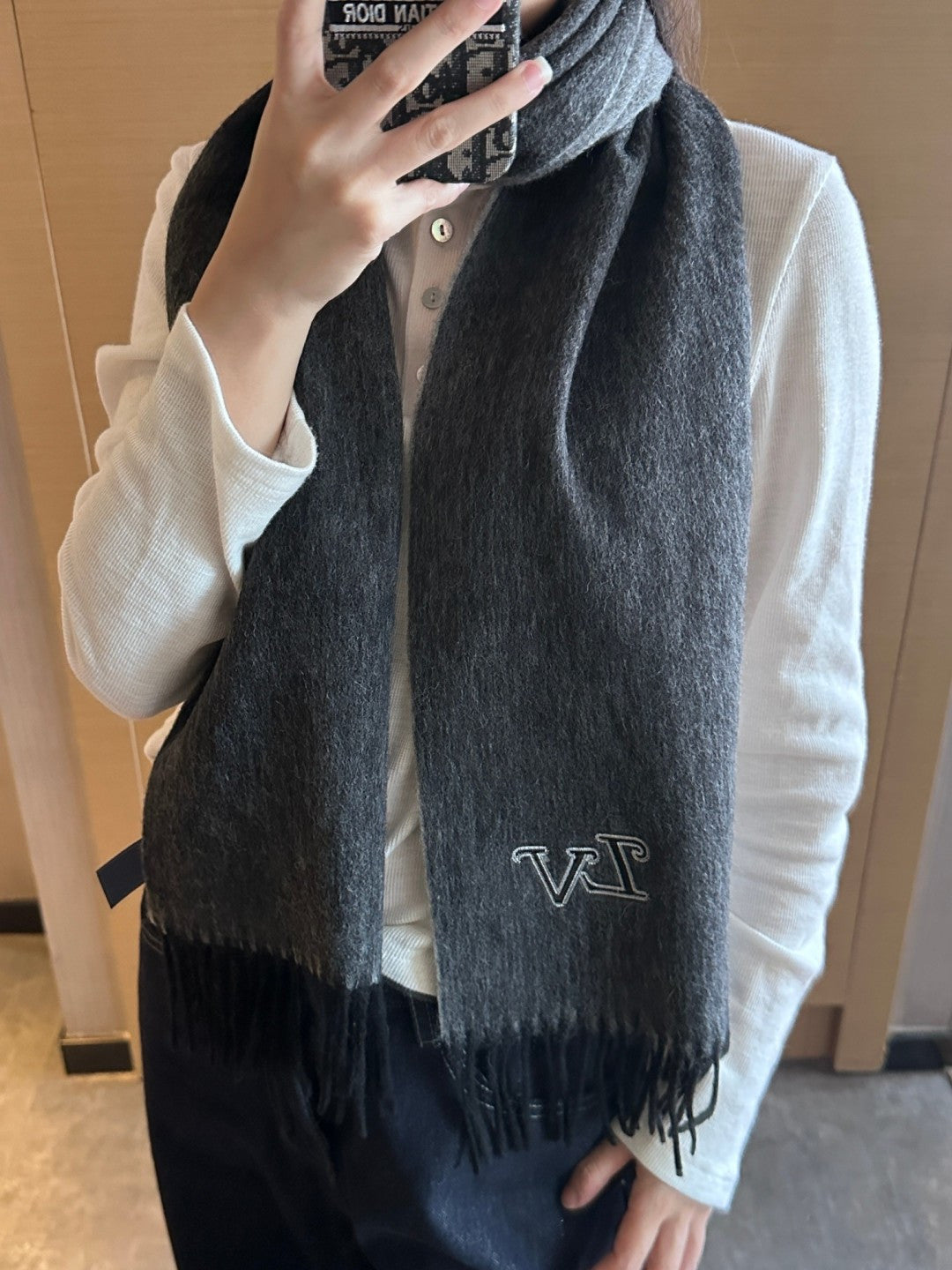 China Replica LV Scarf 48usd Only
