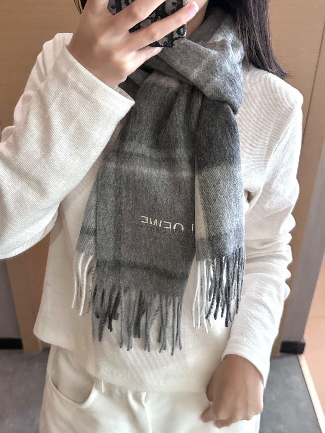 China Replica Loewe Scarf 44usd Only