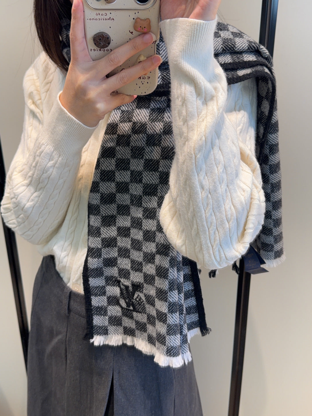 China Replica LV Scarf 62usd Only