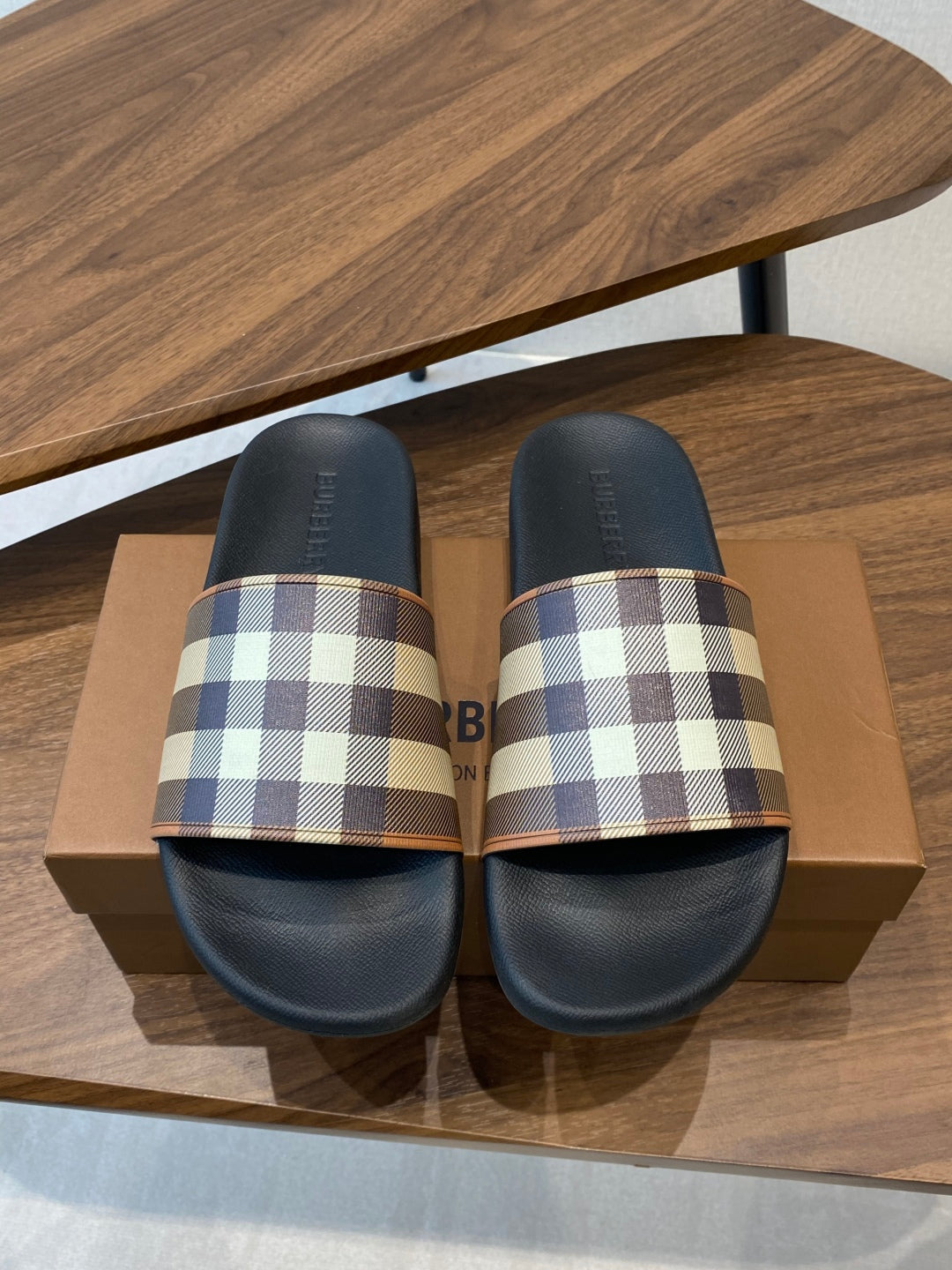 China Replica Burberry Women Shoes 49usd Only