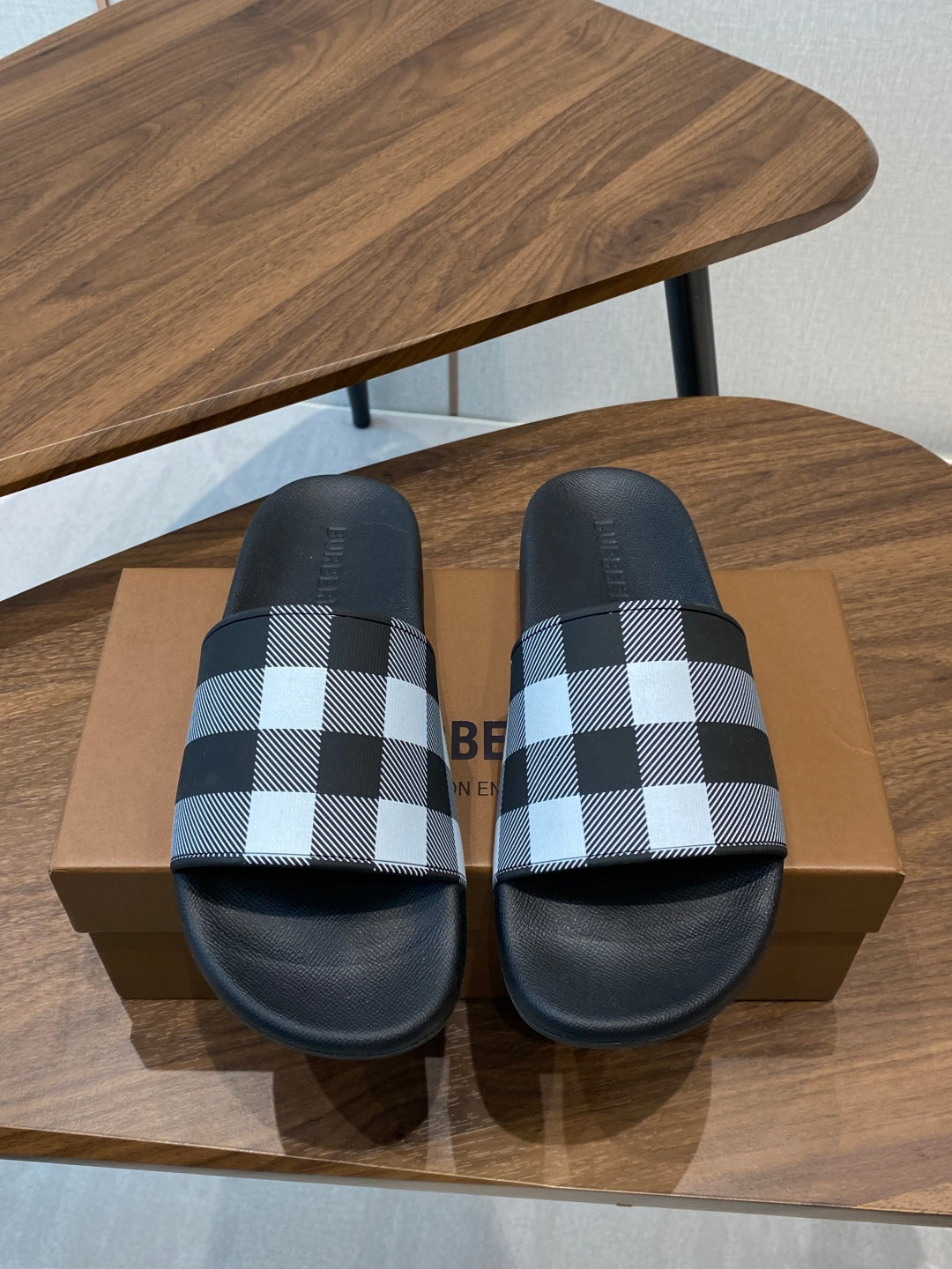 China Replica Burberry Women Shoes 49usd Only