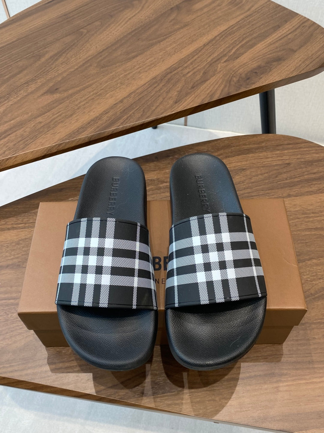 China Replica Burberry Women Shoes 49usd Only