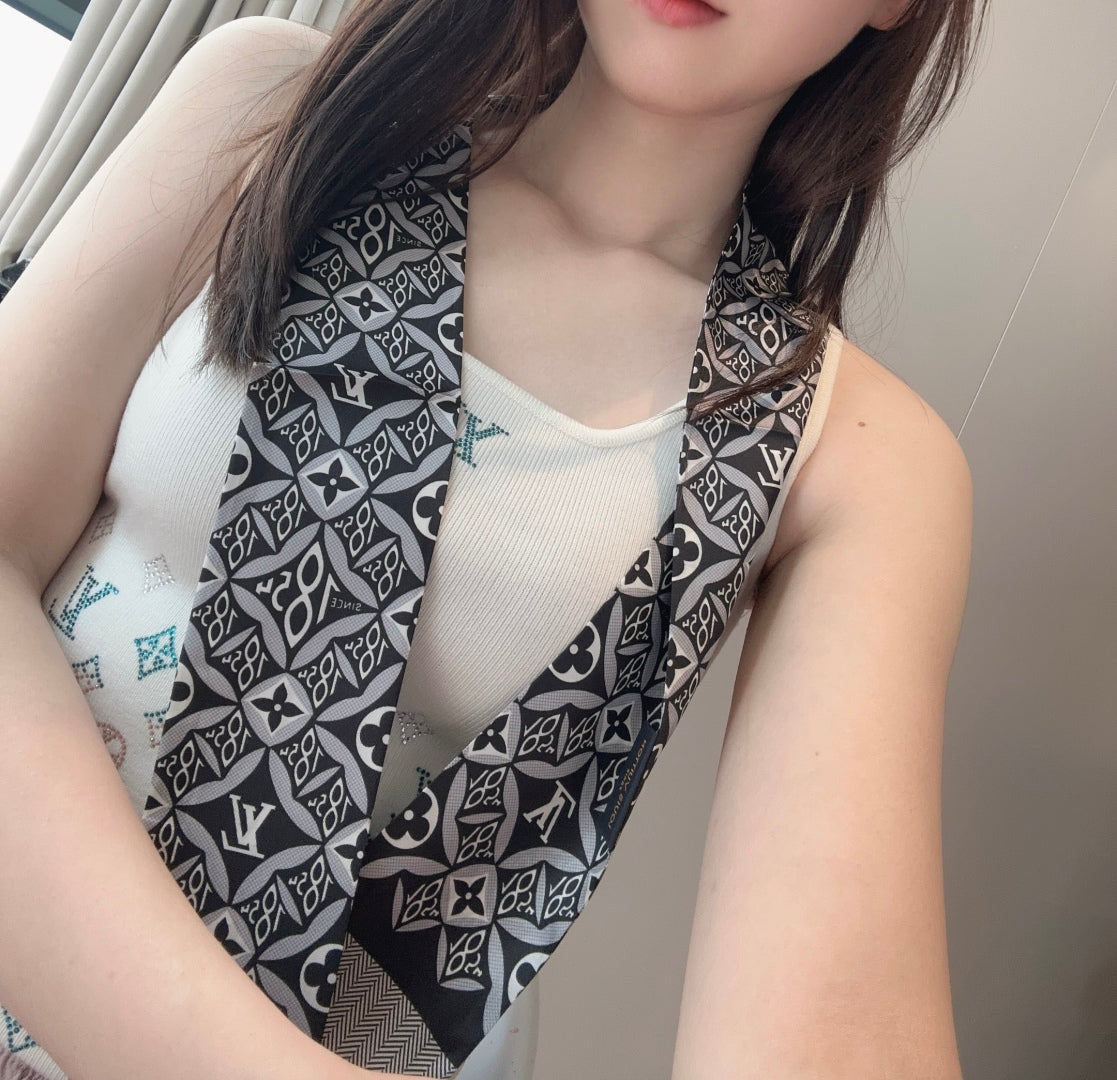 China Replica LV Scarf 18usd Only