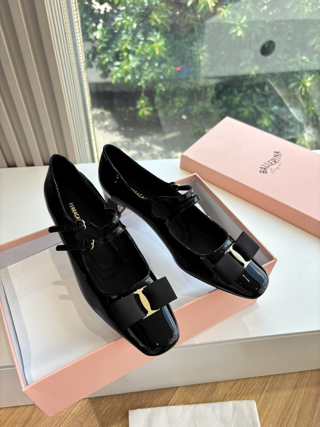 China Replica Ferragamo Women Shoes 98usd Only