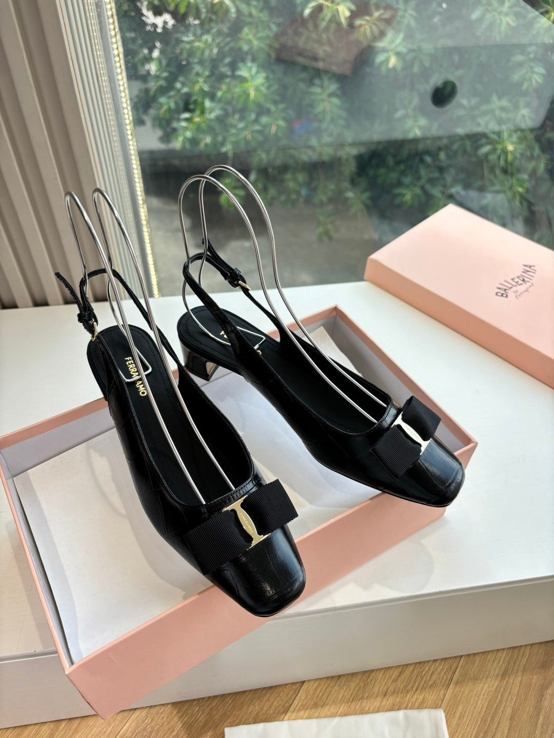 China Replica Ferragamo Women Shoes 98usd Only
