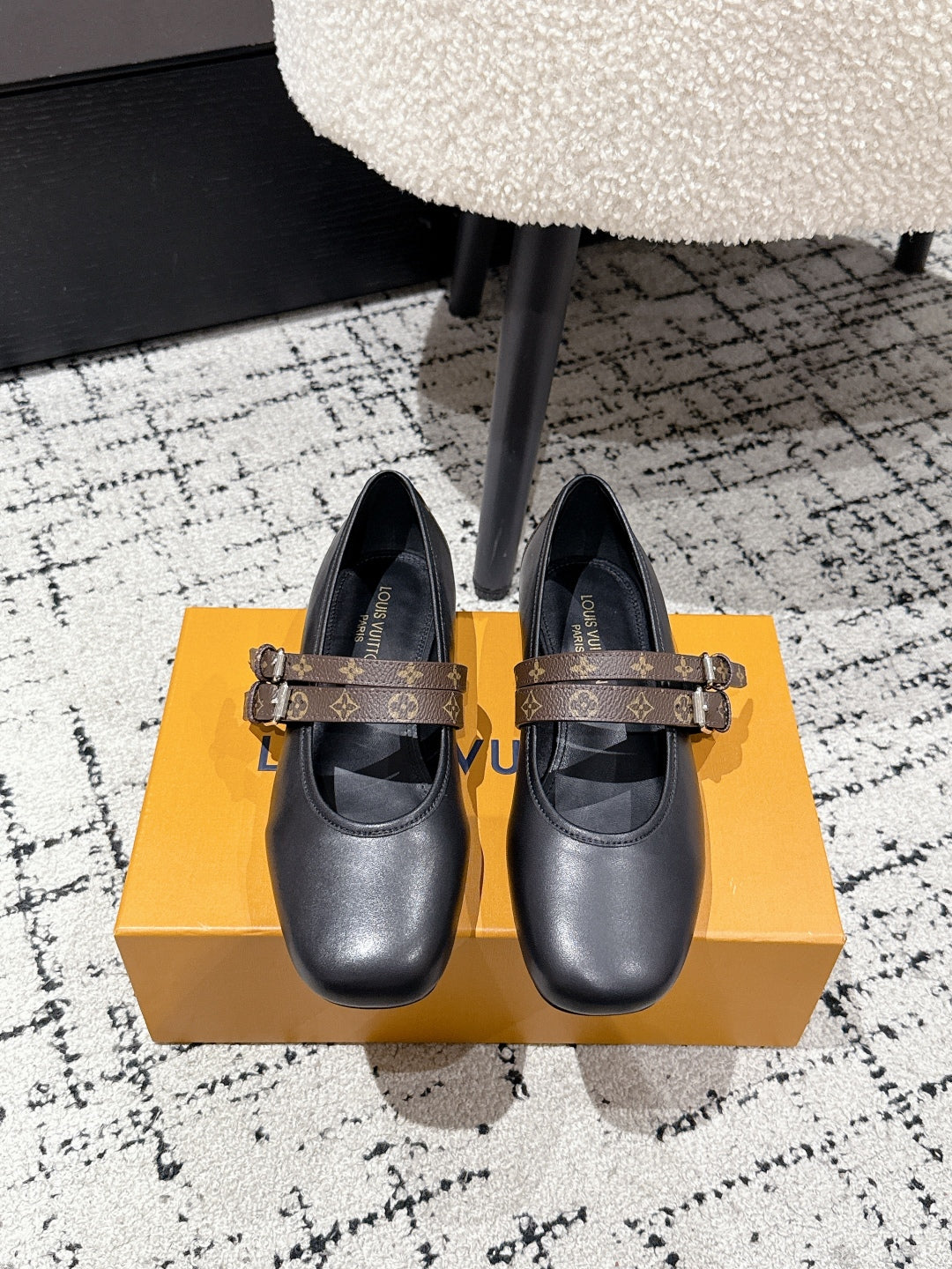 China Replica LV Women Shoes 105usd Only