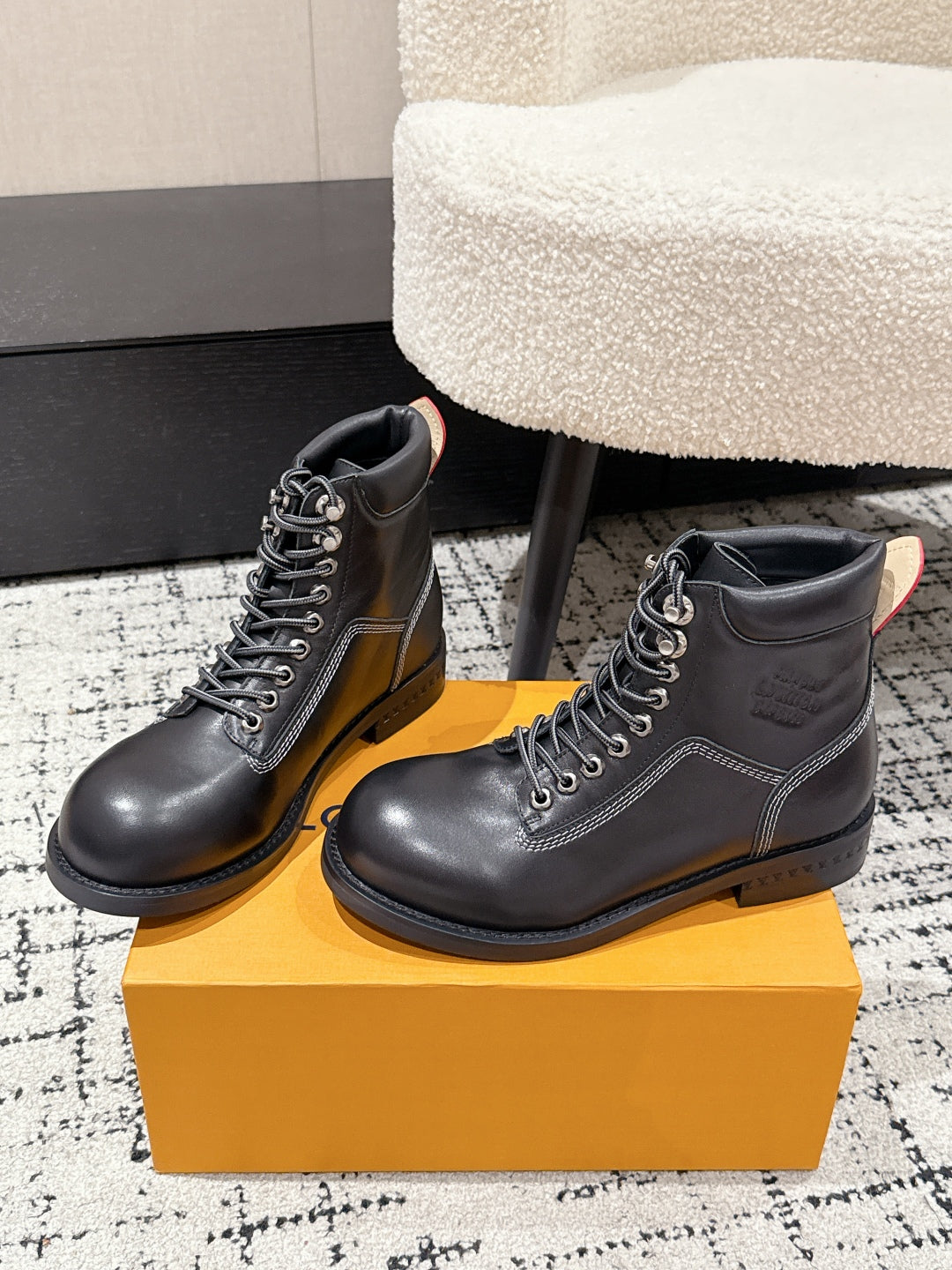 China Replica LV Women Shoes 158usd Only