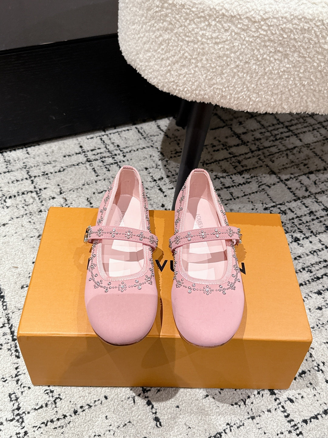 China Replica LV Women Shoes 122usd Only