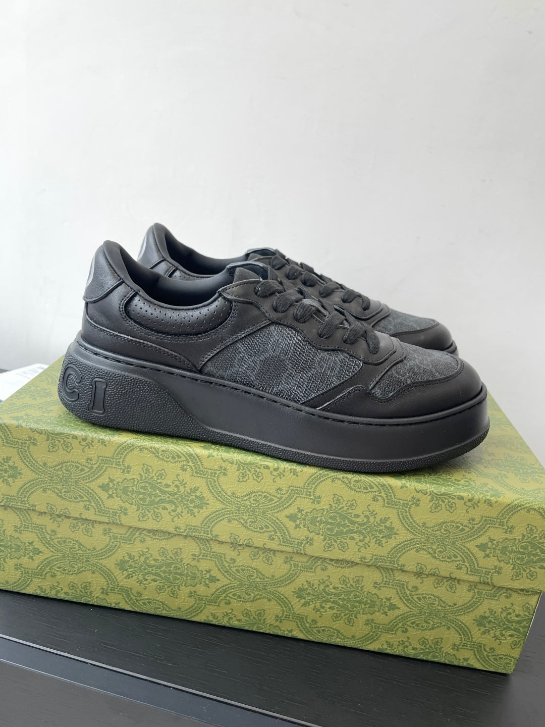 China Replica Gucci Women Shoes 108usd Only