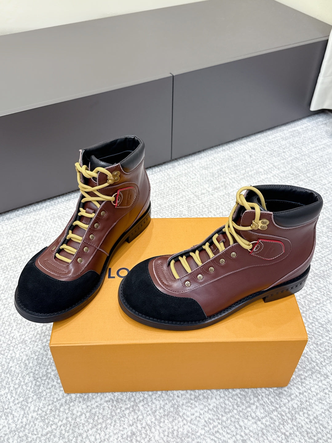 China Replica LV Women Shoes 158usd Only