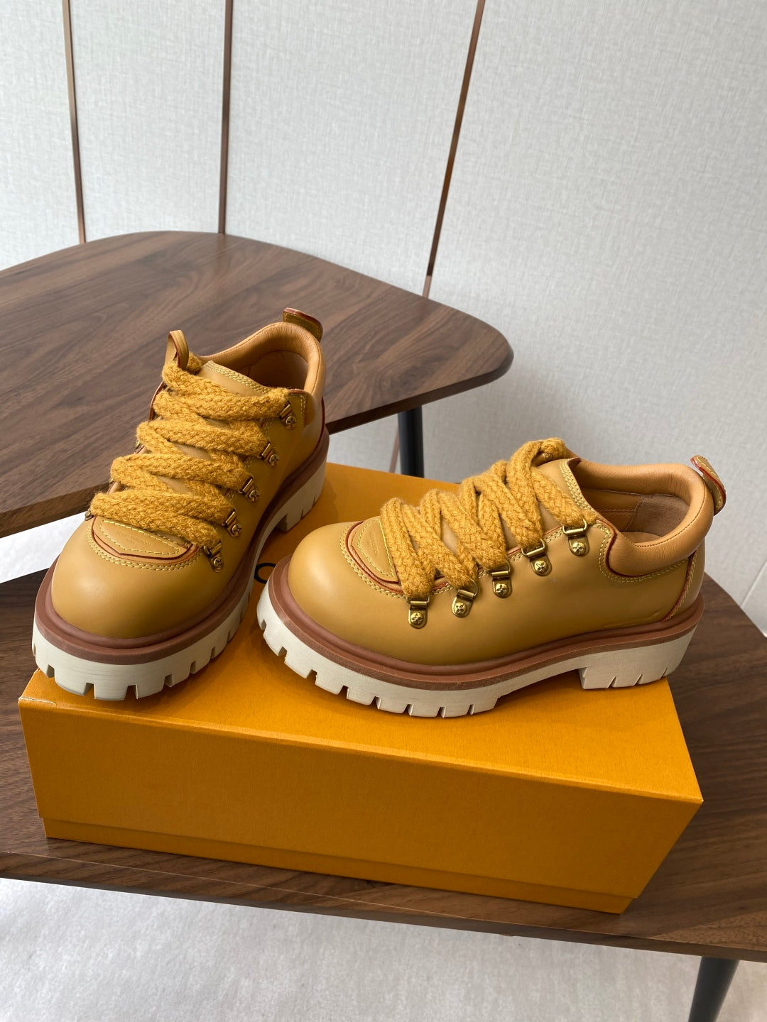 China Replica LV Women Shoes 144usd Only