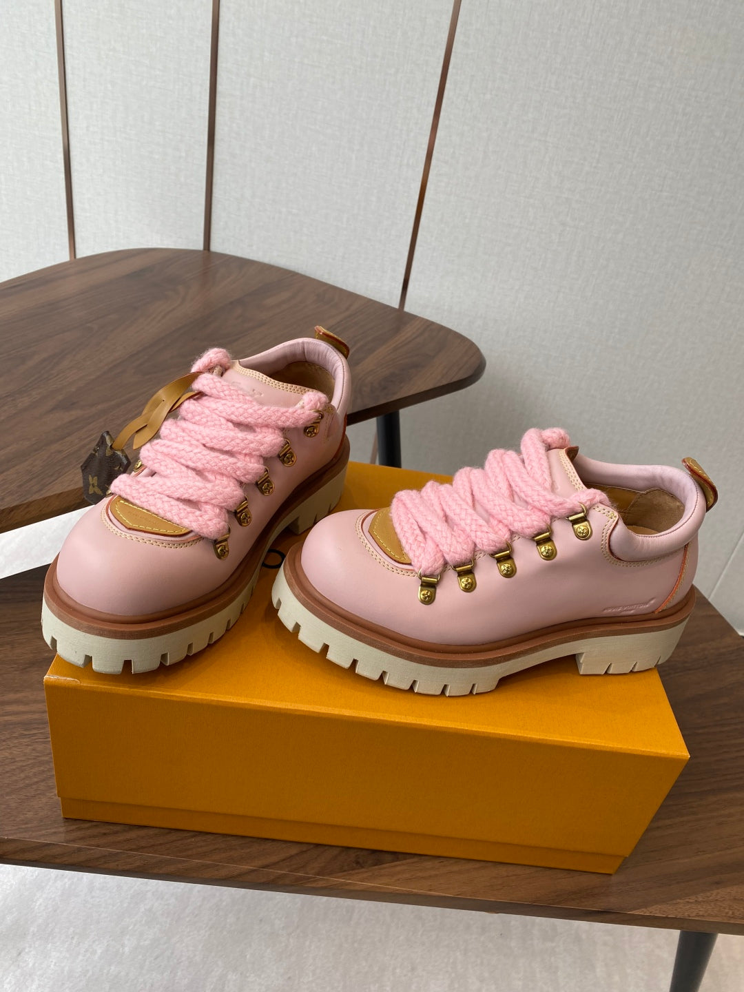 China Replica LV Women Shoes 144usd Only