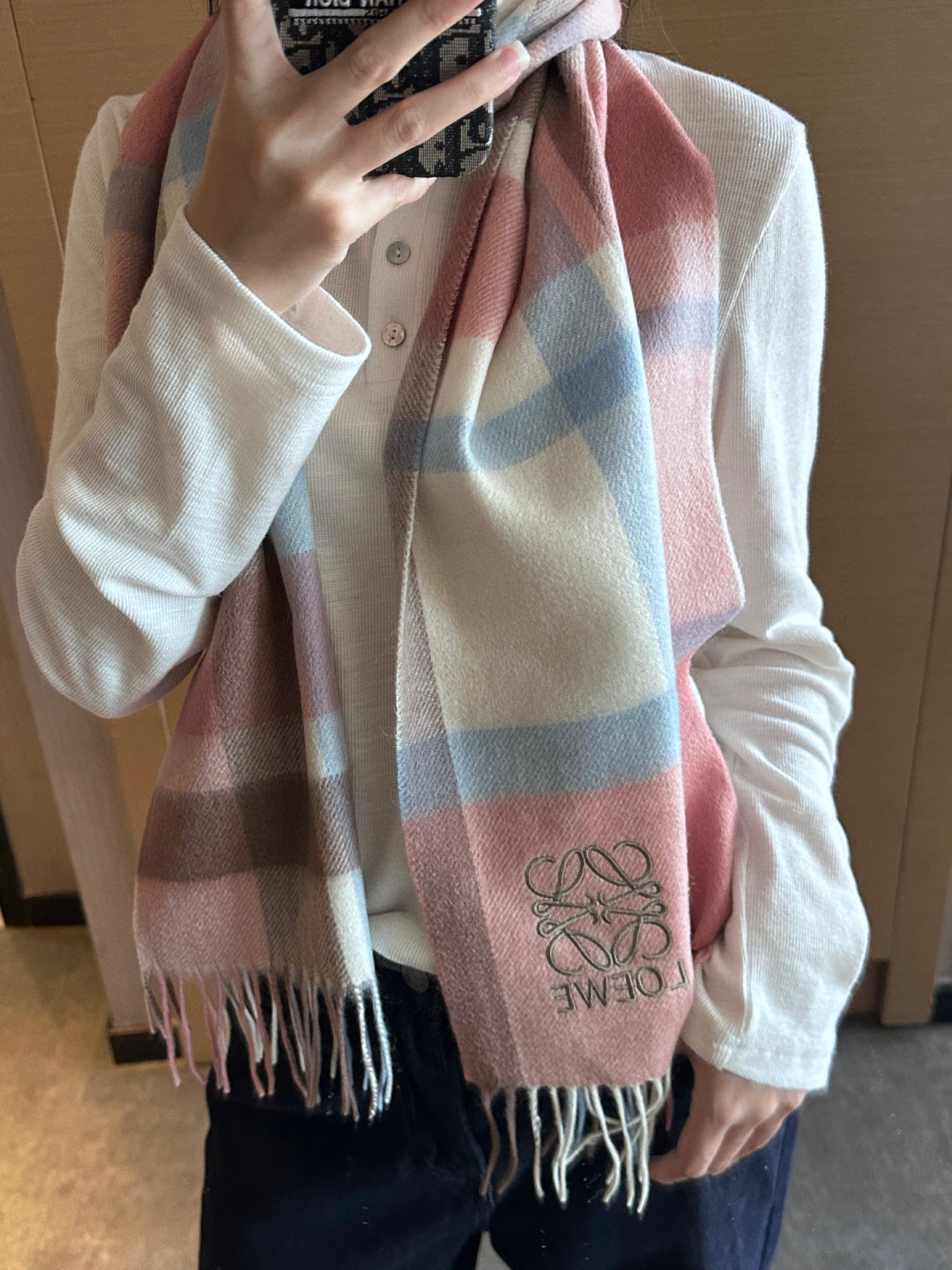 China Replica Loewe Scarf 48usd Only