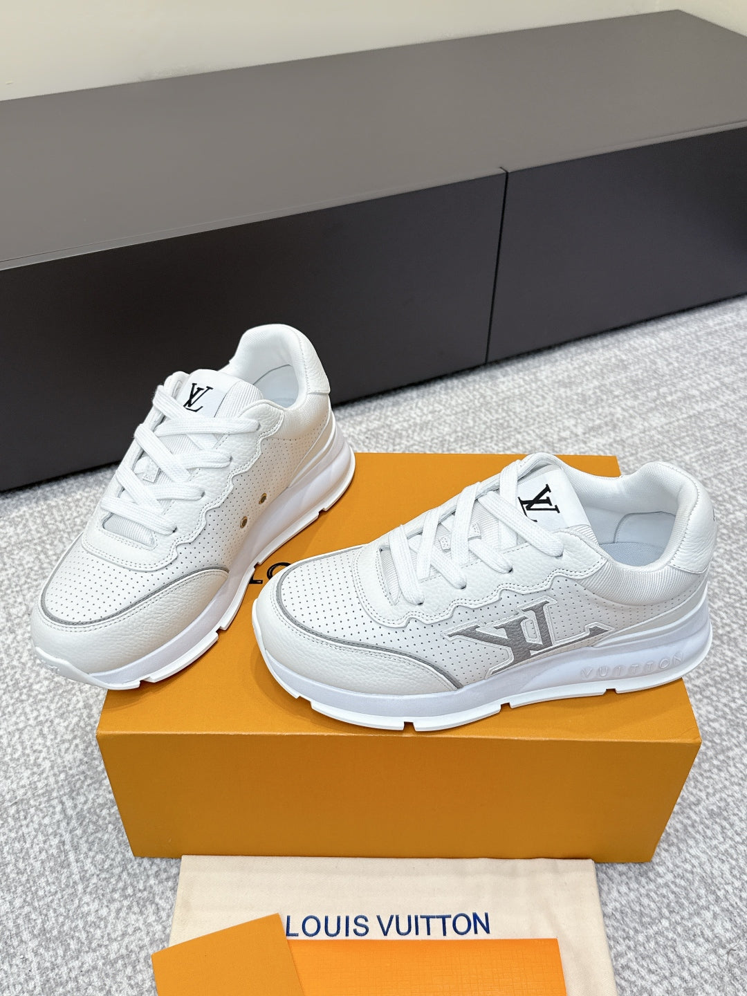 China Replica LV Women Shoes 126usd Only
