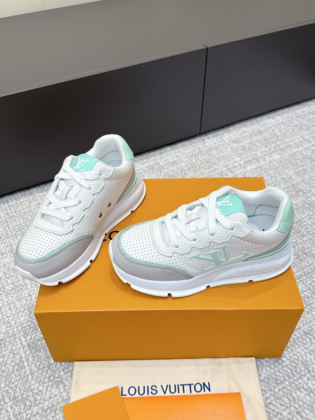 China Replica LV Women Shoes 126usd Only