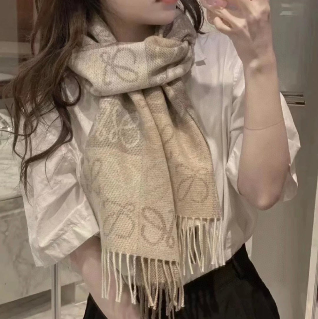 China Replica Loewe Scarf 42usd Only