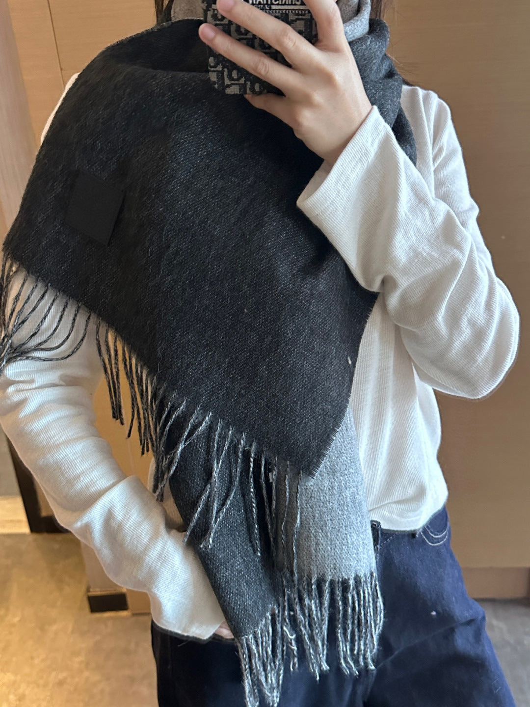 China Replica Loewe Scarf 50usd Only