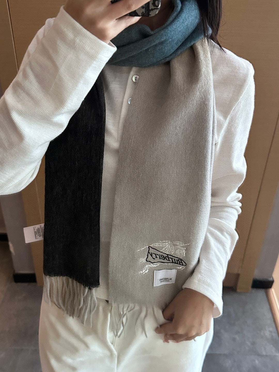 China Replica Burberry Scarf 54usd Only