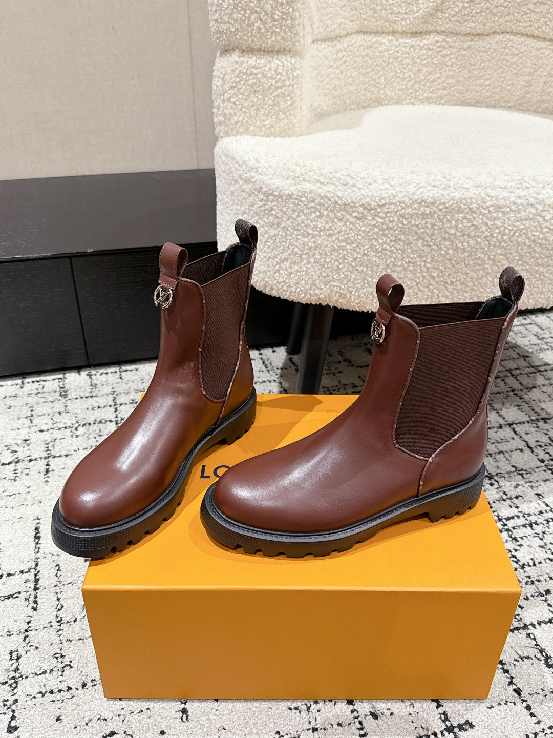 China Replica LV Women Shoes 136usd Only