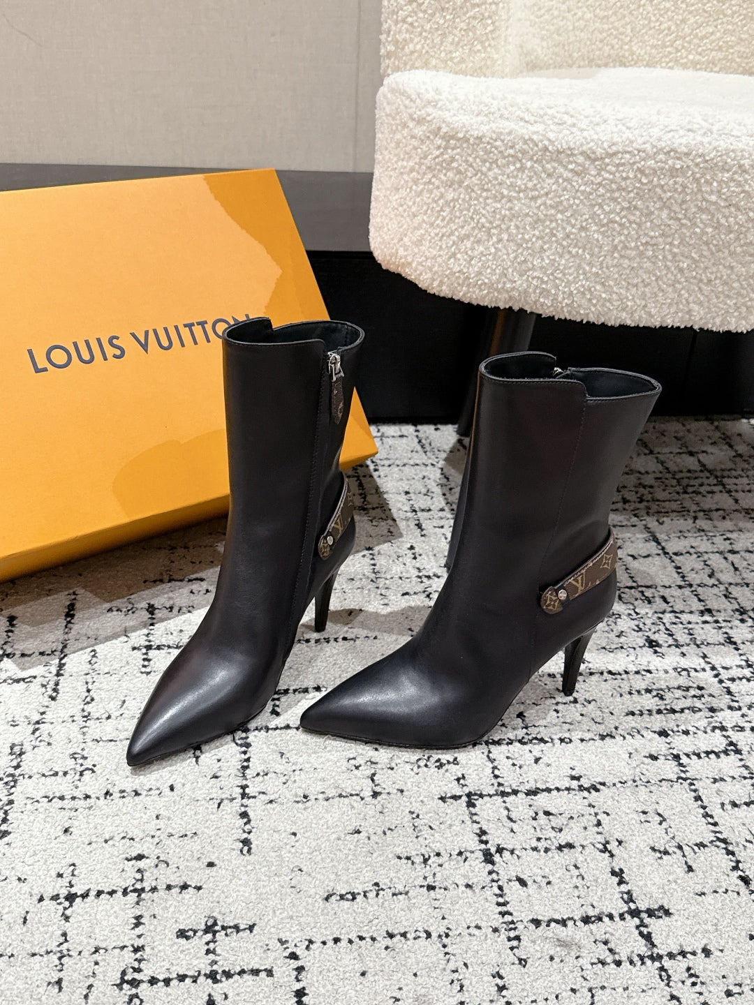 China Replica LV Women Shoes 158usd Only