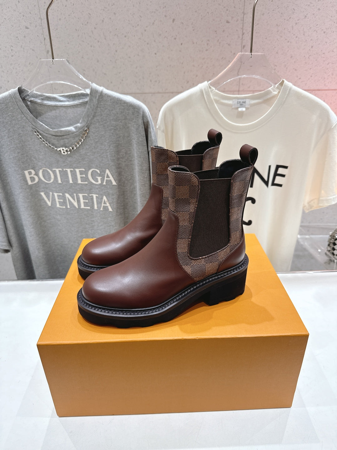 China Replica LV Women Shoes 136usd Only