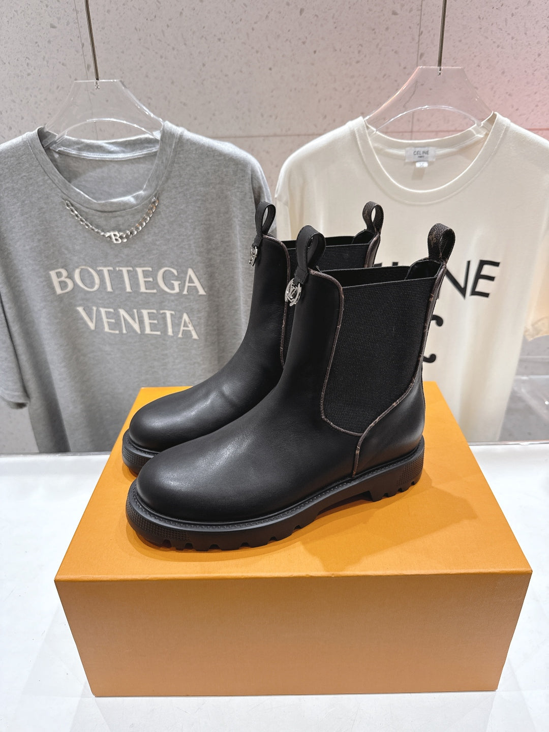 China Replica LV Women Shoes 136usd Only