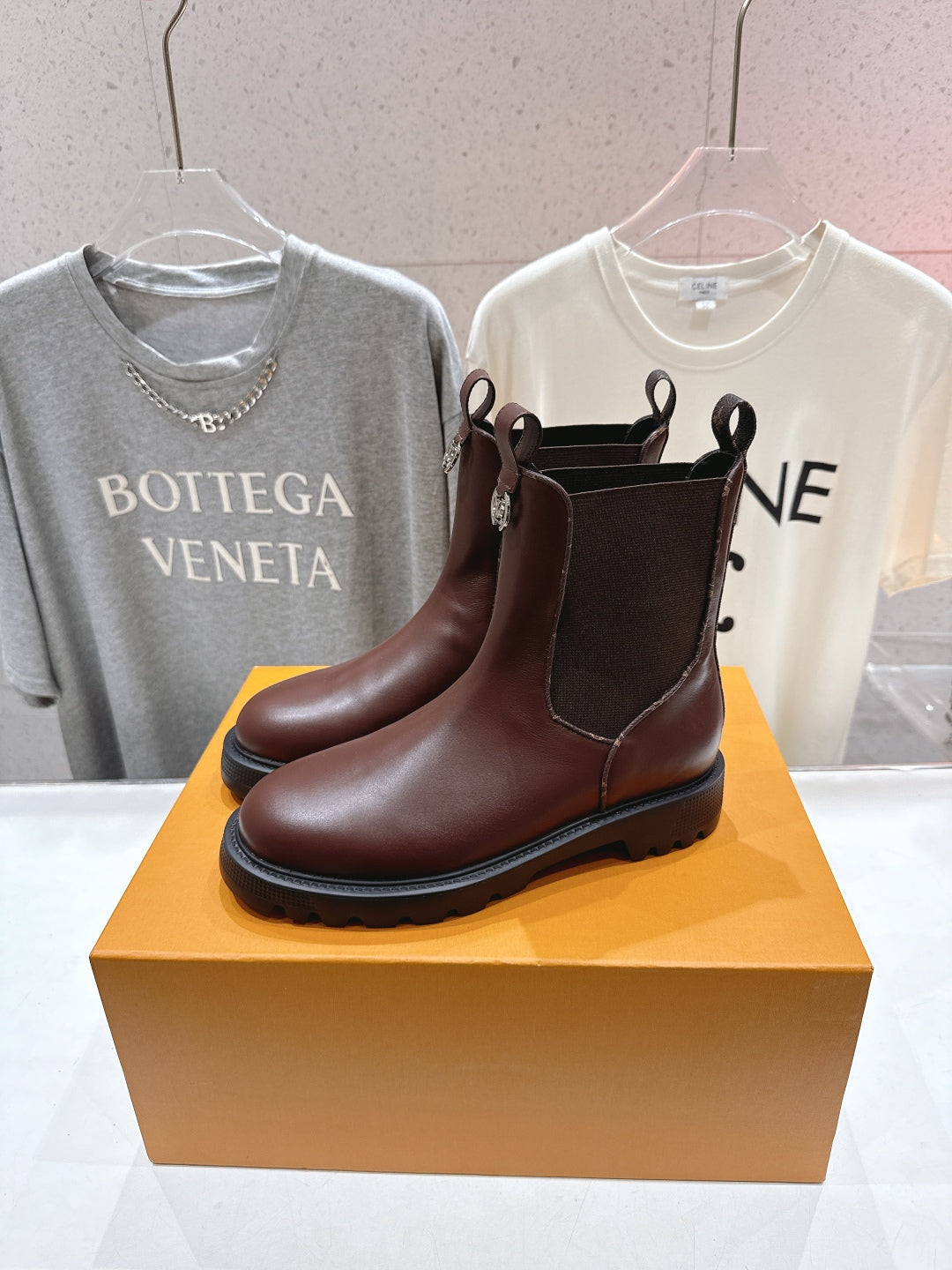 China Replica LV Women Shoes 136usd Only