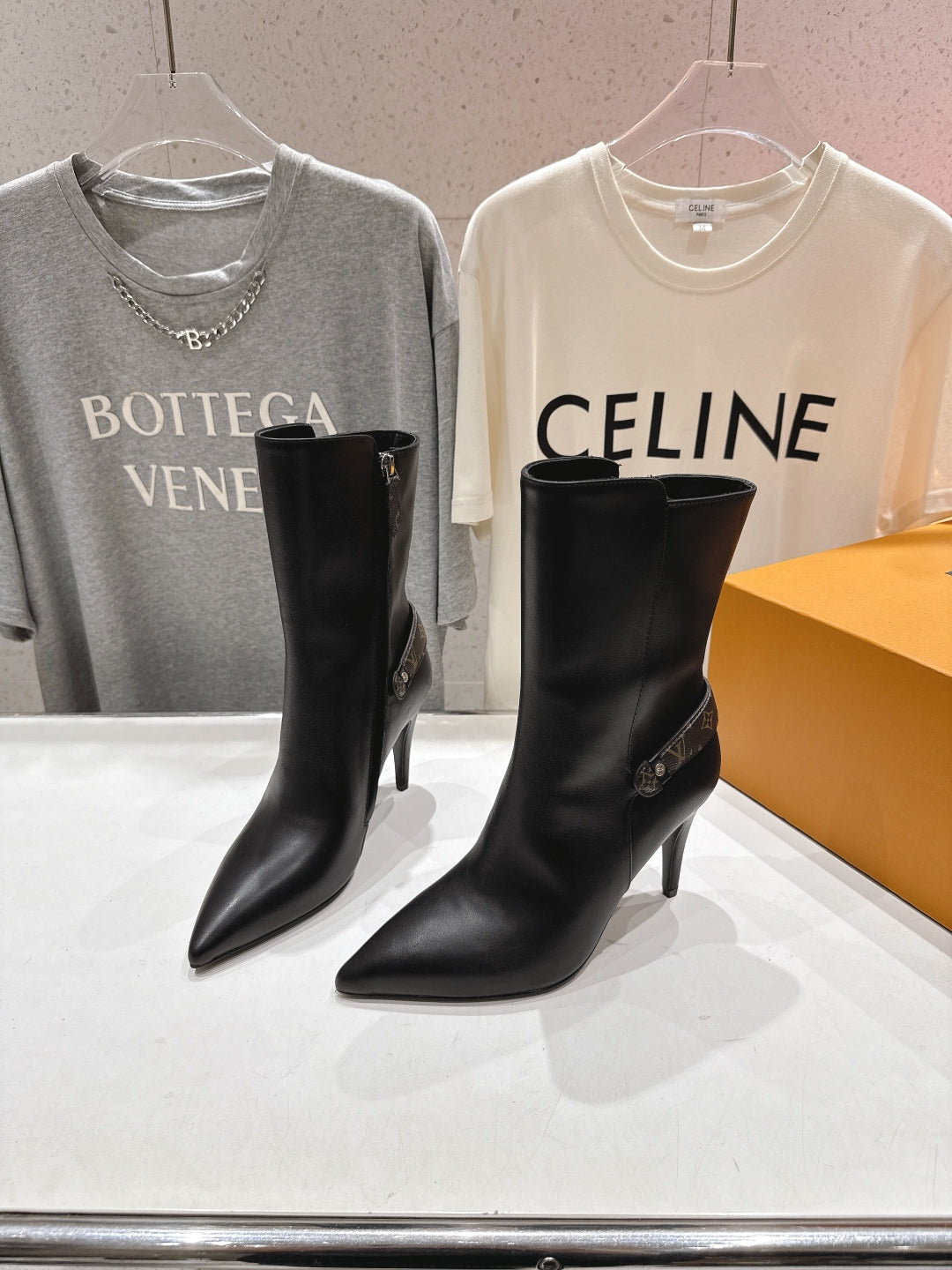 China Replica LV Women Shoes 158usd Only