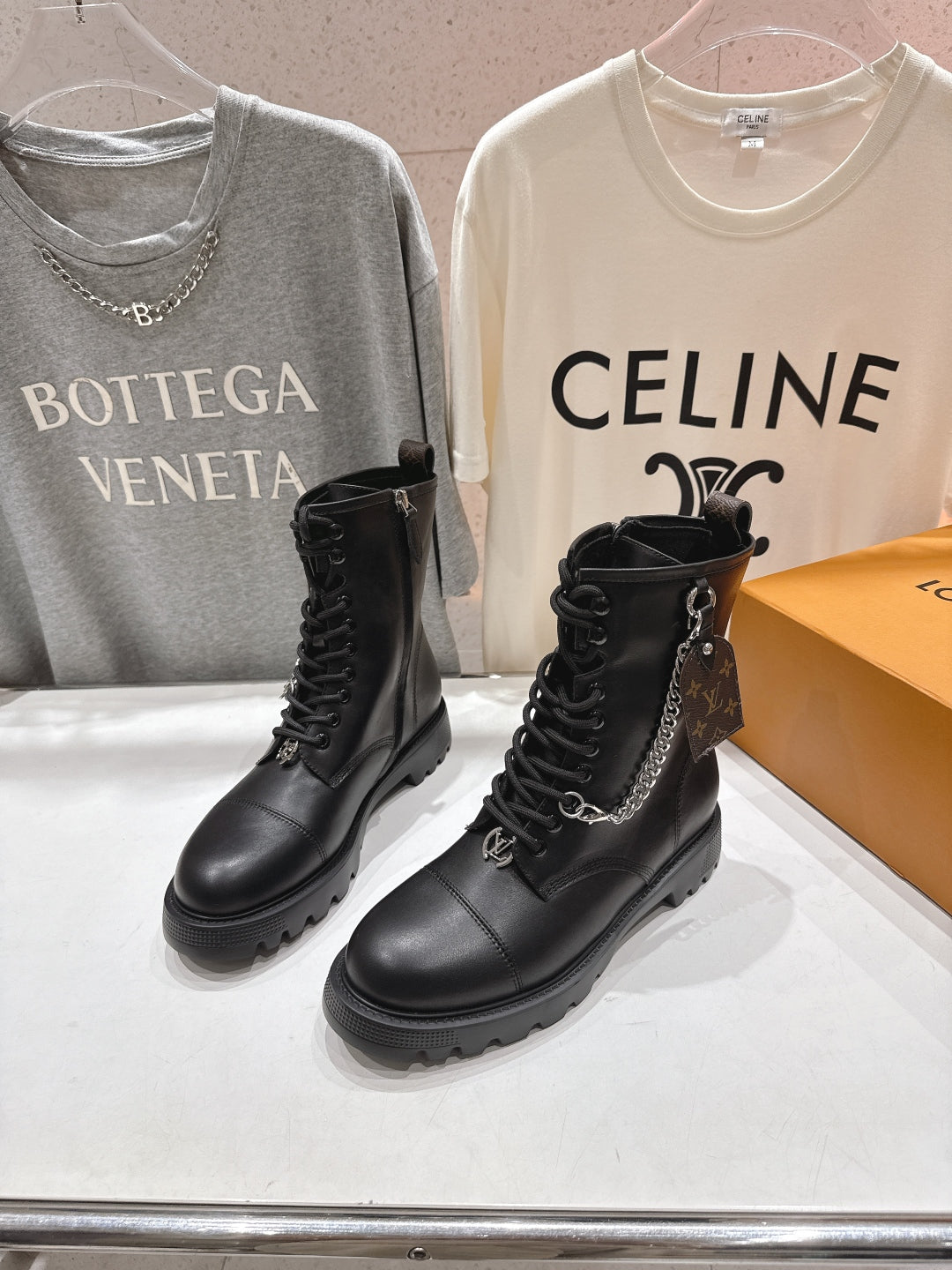 China Replica LV Women Shoes 144usd Only