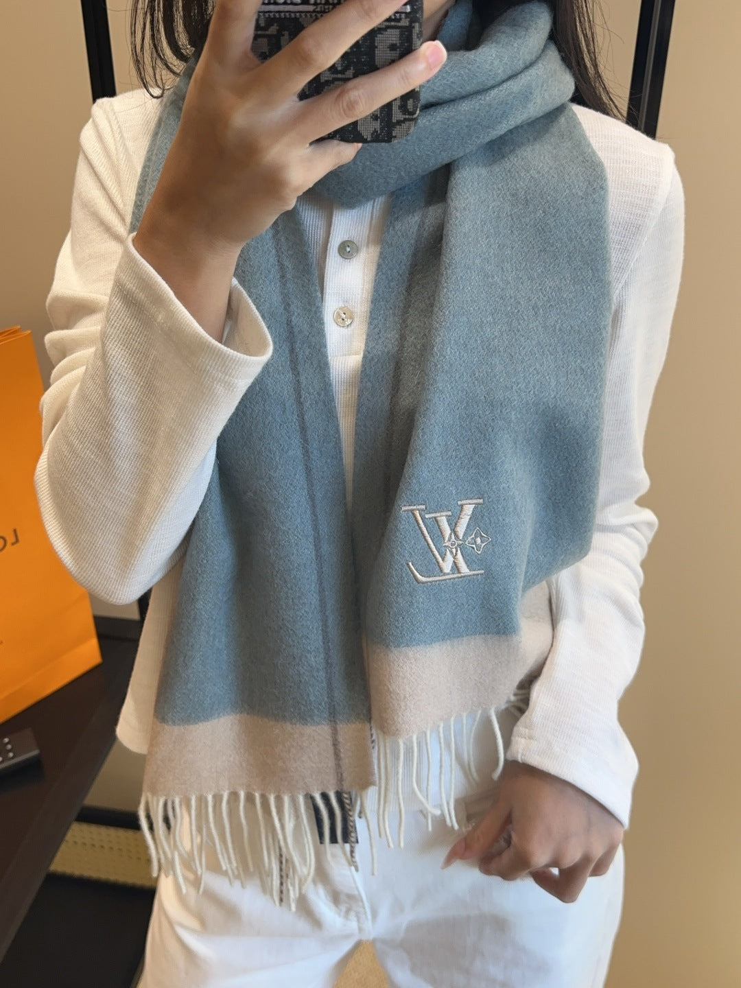 China Replica LV Scarf 46usd Only