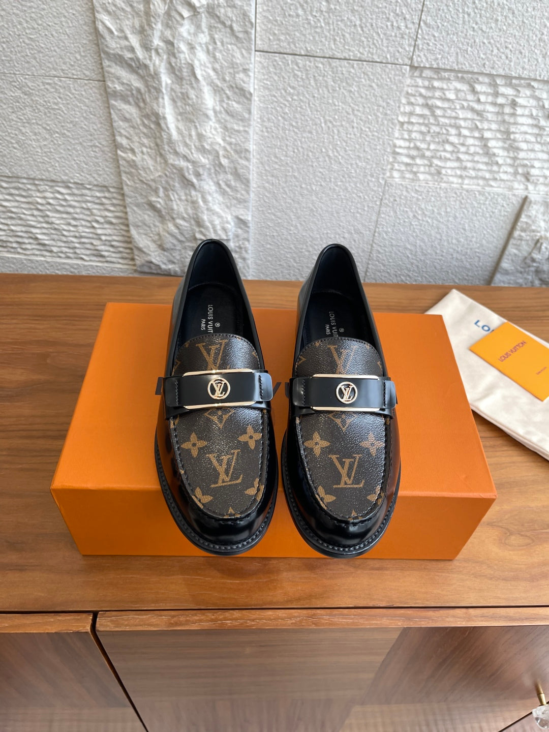 China Replica LV Women Shoes 126usd Only