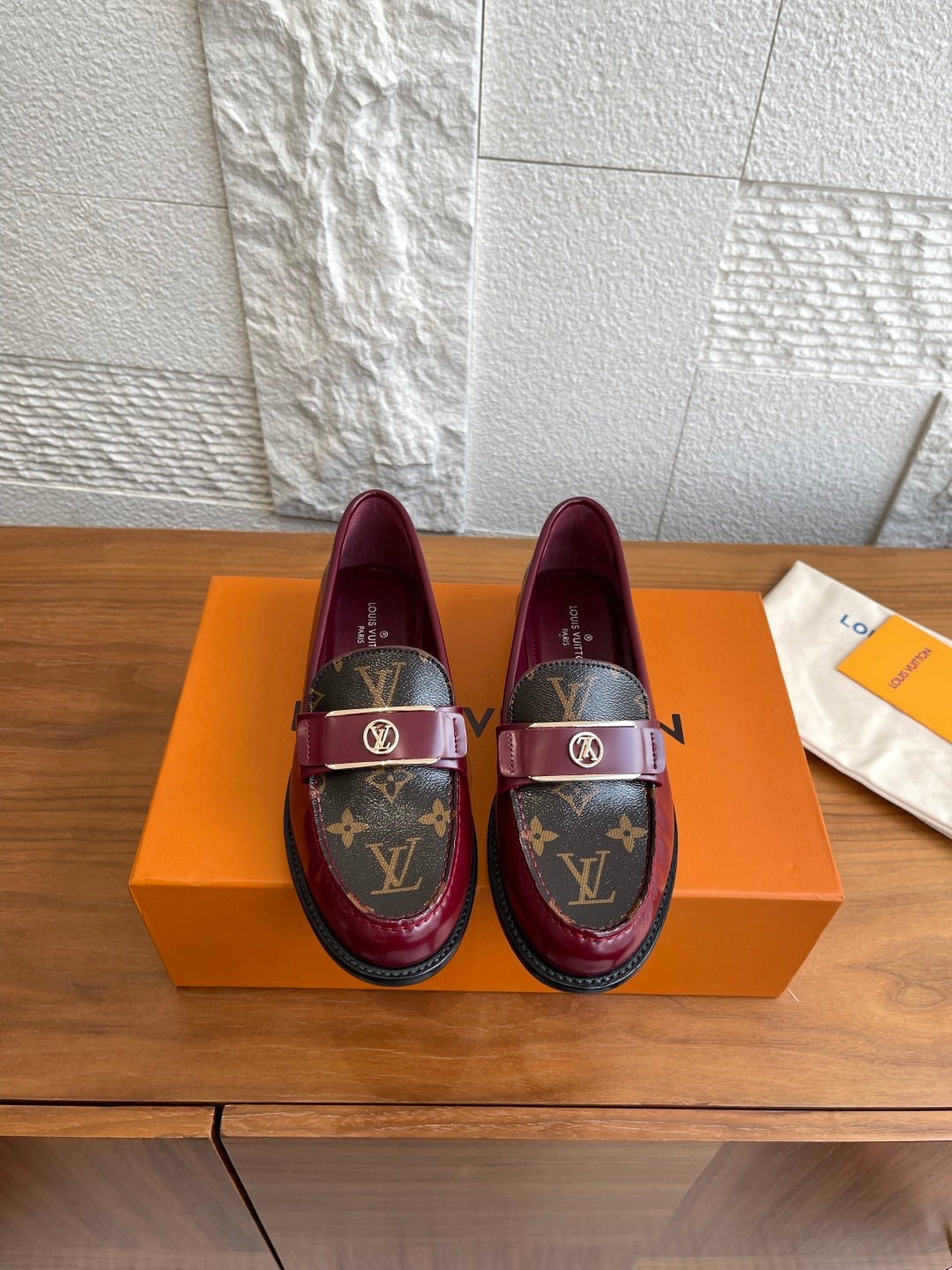 China Replica LV Women Shoes 126usd Only
