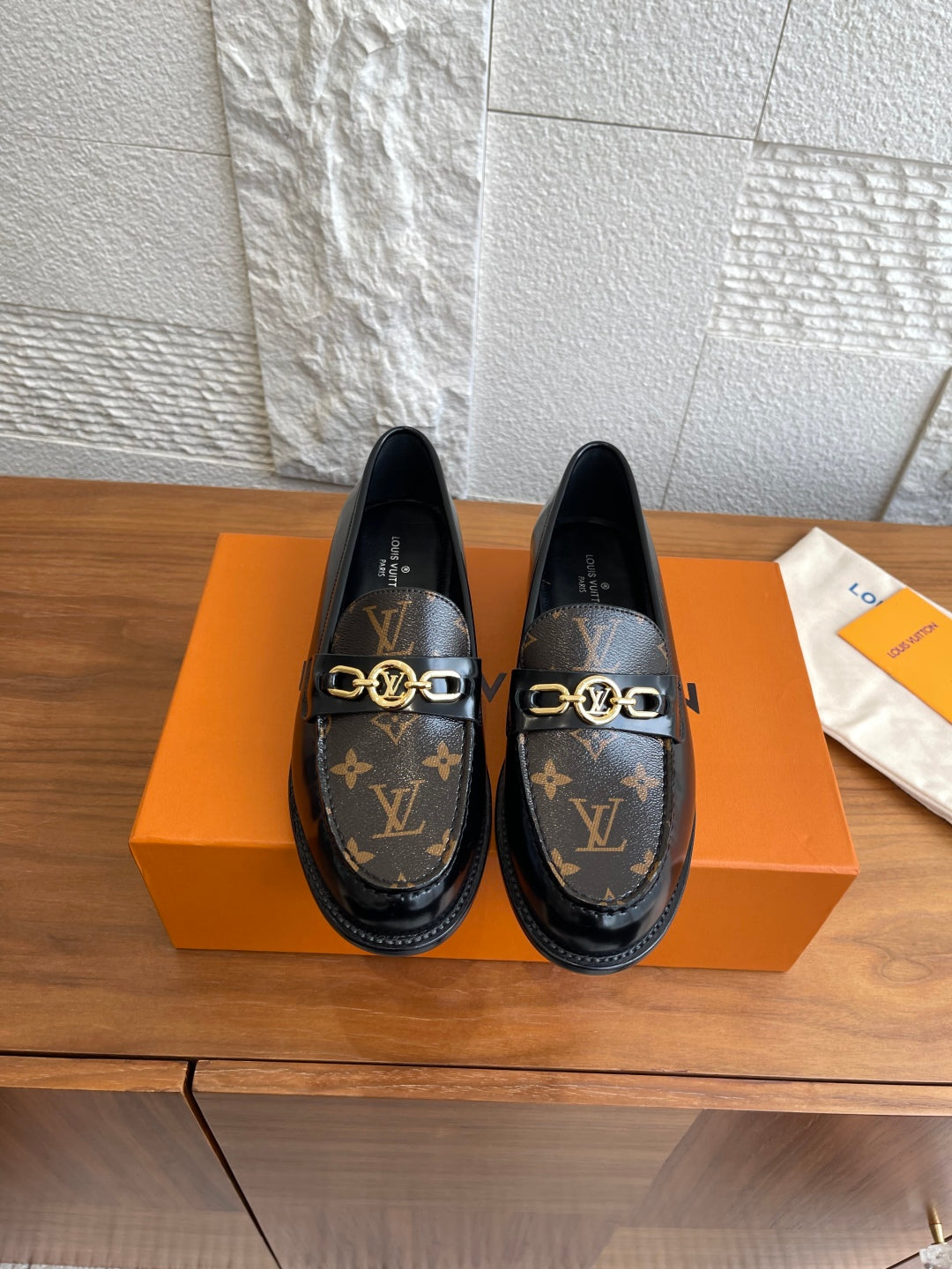 China Replica LV Women Shoes 126usd Only