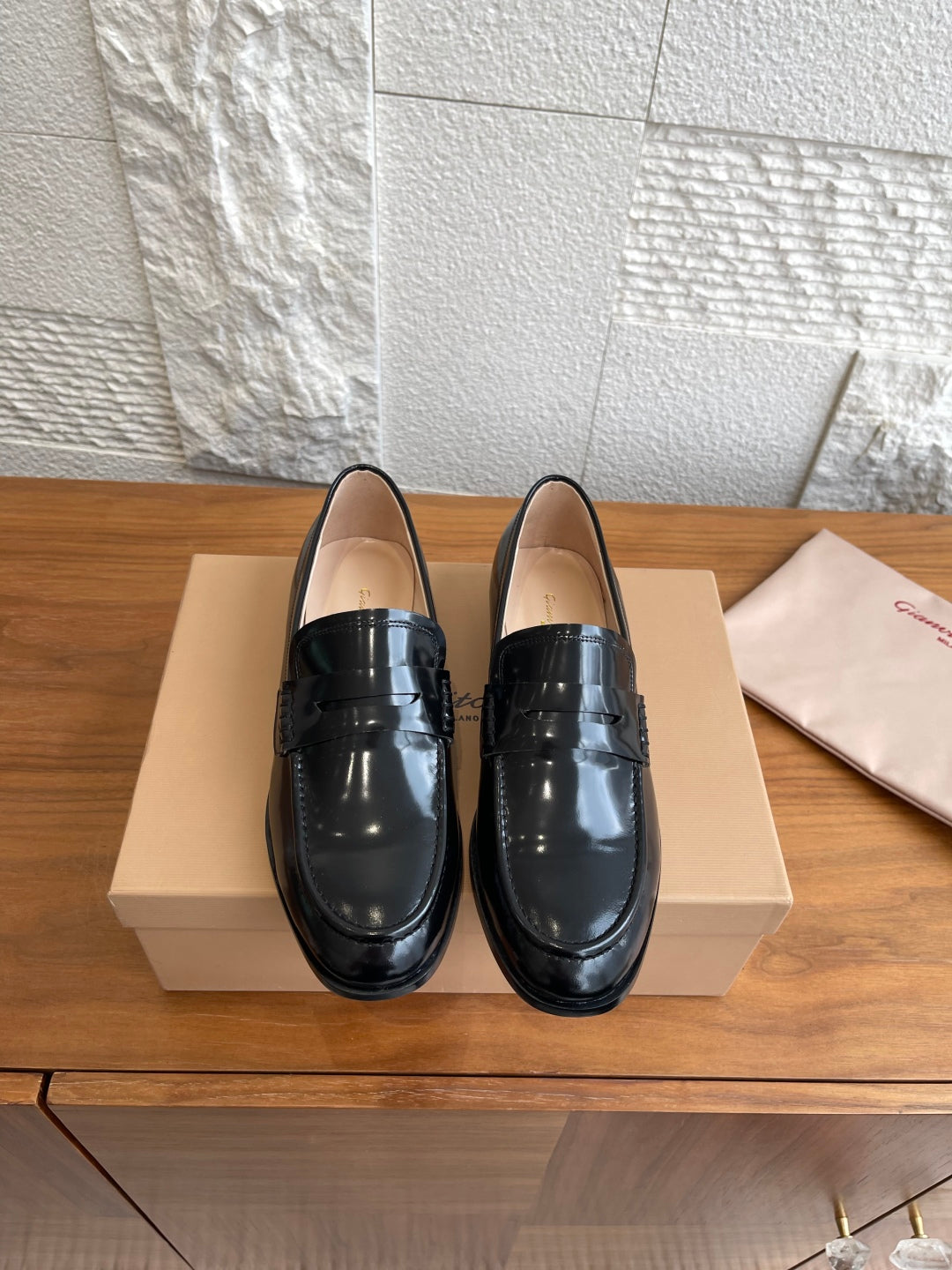 China Replica Versace Women Shoes 108usd Only