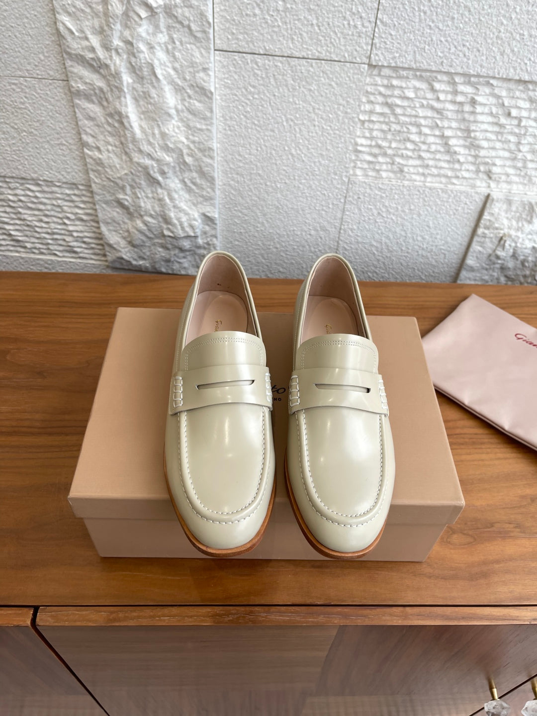 China Replica Versace Women Shoes 108usd Only